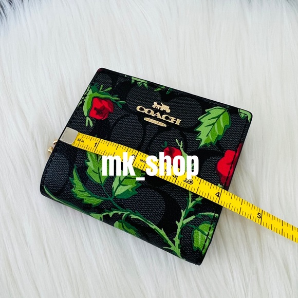 COACH Snap Wallet Signature Canvas Fairytale Rose Print - Picture 12 of 16